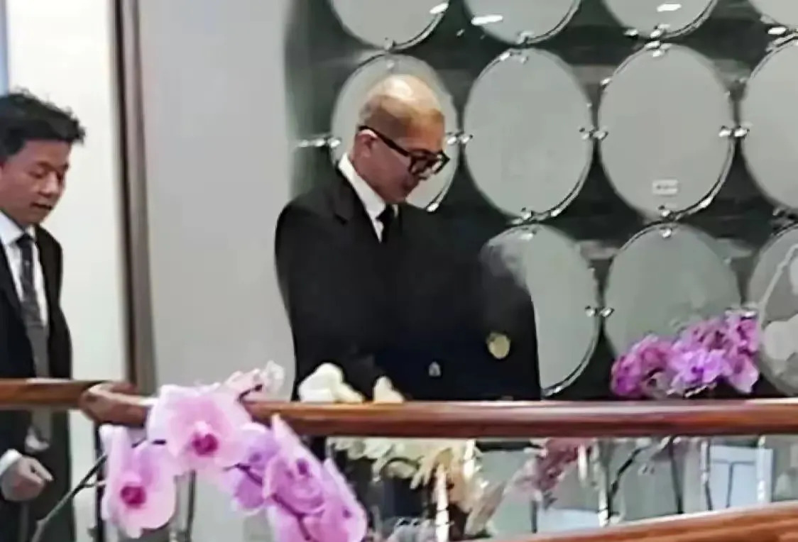 大S今日下葬母亲悲痛











我的天啊！不敢相信！大S真的走了？今
