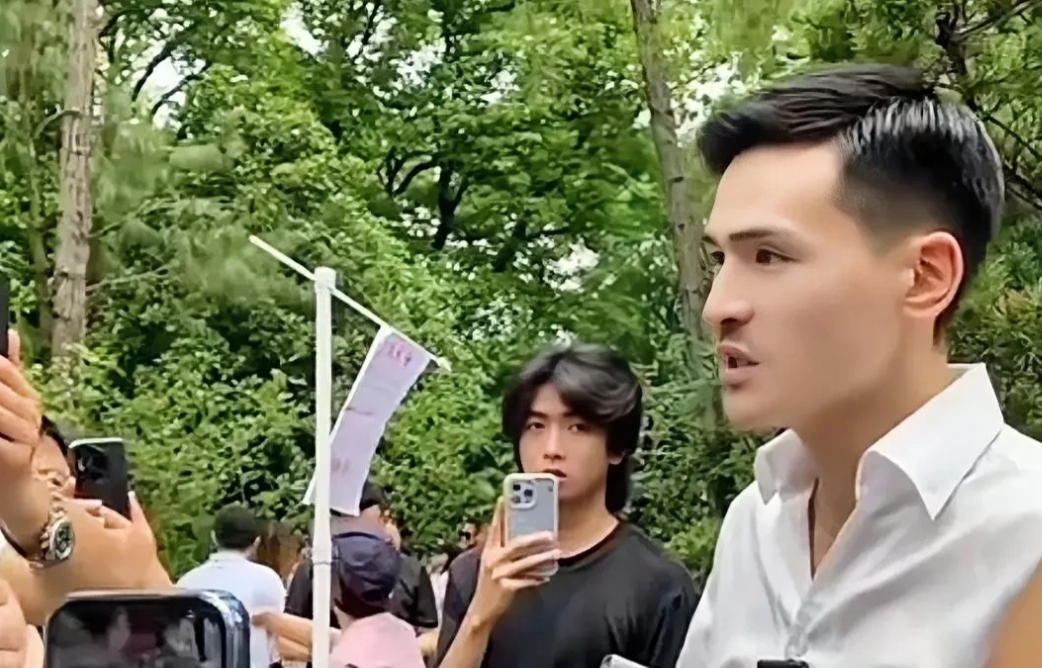 这个小伙子愤怒的表示：对要彩礼零容忍！

他还说：“我不会给女方一分钱彩礼，她们