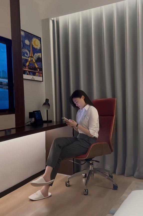 姐妹也是过上好日子了，真替你高兴，有时间约着一起打高尔夫。