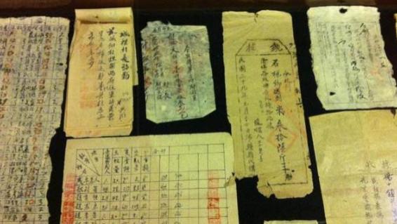 陕西农民掏出泛黄借条，八路军借款100万法币，现在能兑换多少？