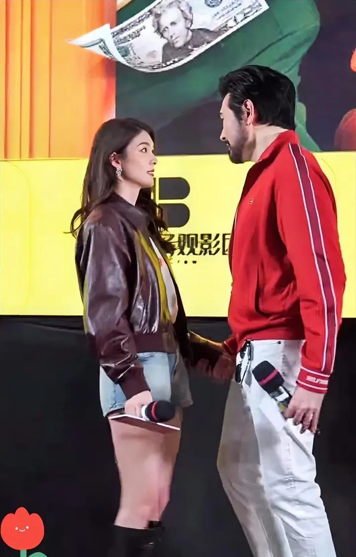 费翔、傅菁牵手深情对视！不愧是男神！