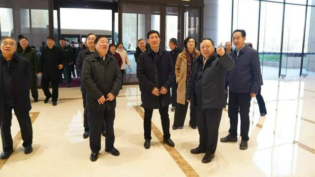 全国人大代表深入天津轨道交通智慧调度指挥中心视察