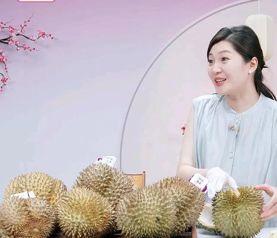 突发！盼盼昨天下午直播间出意外！
感冒嗓子哑了不能畅快的说话了！
导致下午的直播