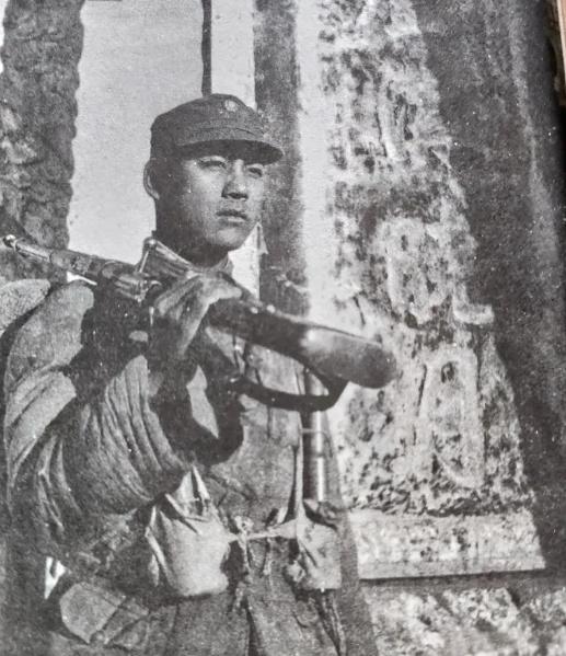 1950年，山东剿匪期间，战士张文凯在路上救了一个十三四岁的小姑娘，谁知道休息的