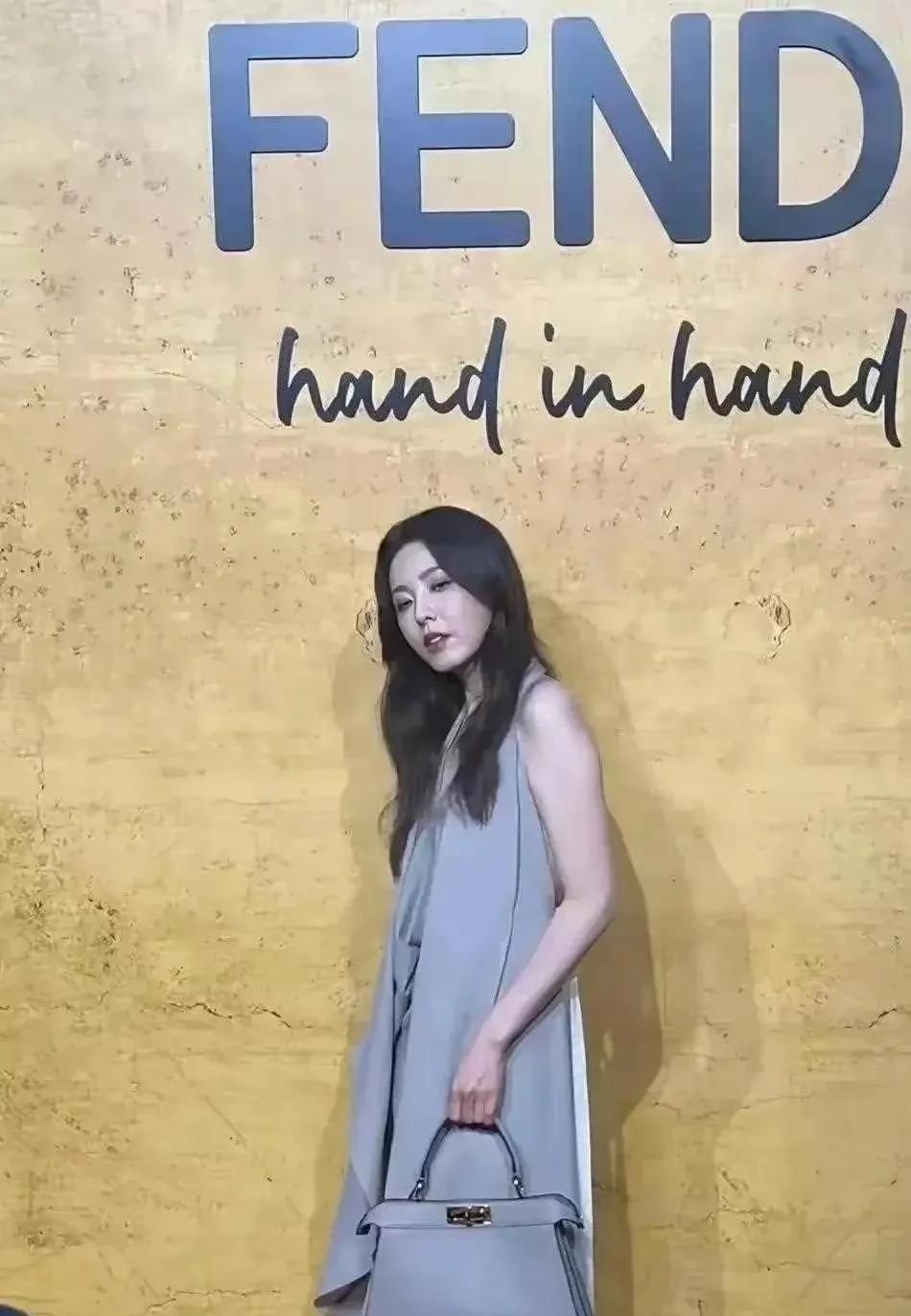 不明白被称为“中戏两百年难遇”的美女的曾黎为什么想不开迷上了医美？
四十多岁的她