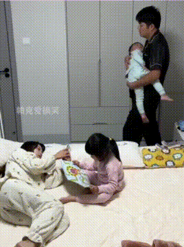 二胎爸爸的哄睡日常，有了娃也不忘媳妇，又是累劈叉的一天！