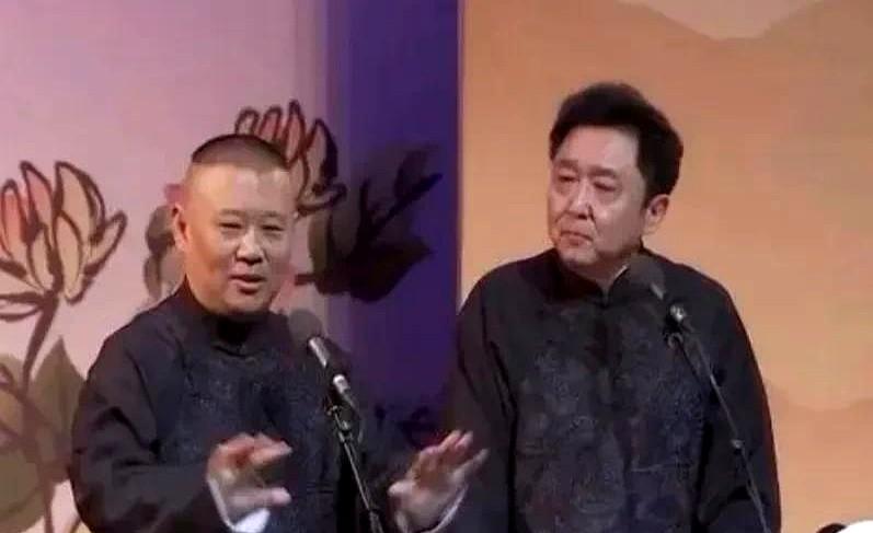 最近，56岁的于谦断崖式衰老引发热议，很多人猜测是他娶了年轻妻子所致。
其实啊，