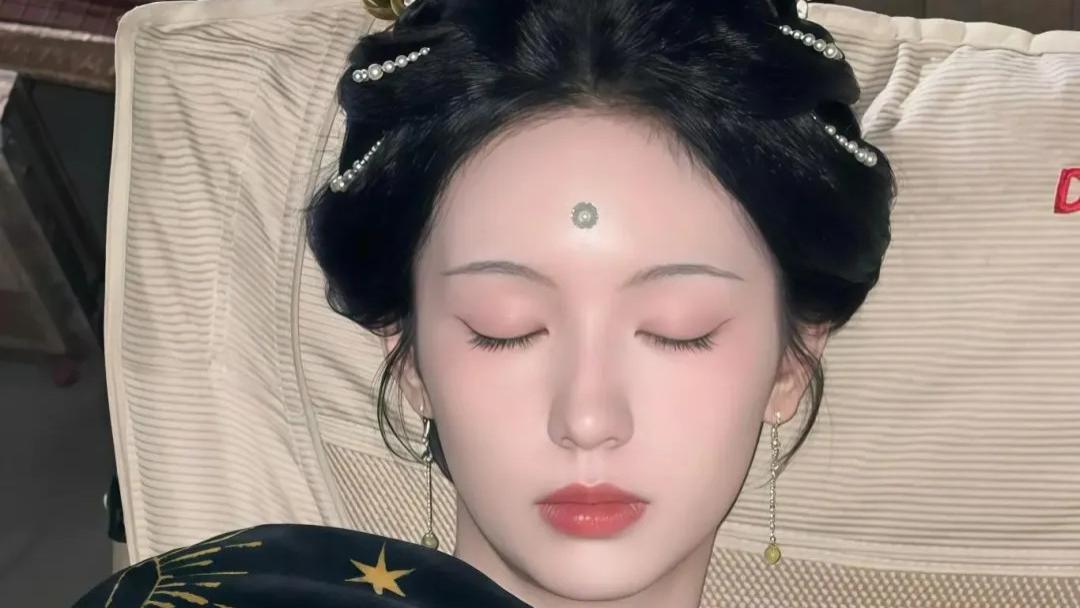 周也戴的莲花冠是要带发修行吗？这可是古代人提升“仙气”之物！