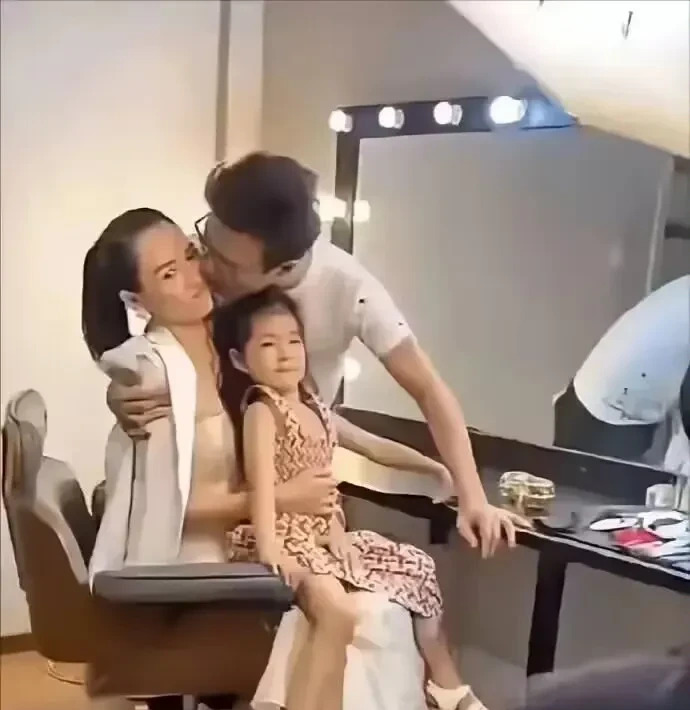 章子怡汪峰离婚始末











天哪，章子怡和汪峰离婚了？不敢相信！曾
