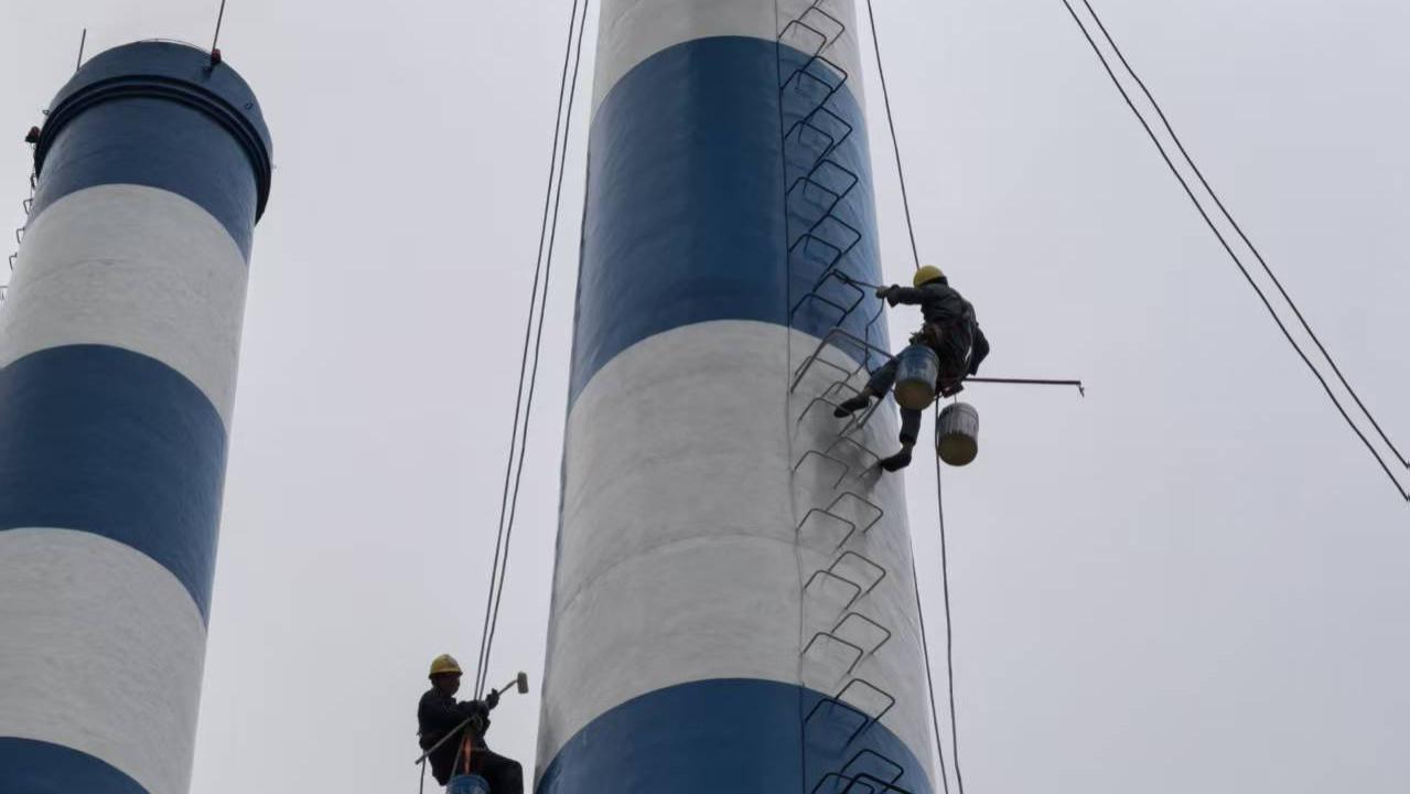 云南糖业烟囱美化刷航标项目竣工 筑牢低空安全屏障