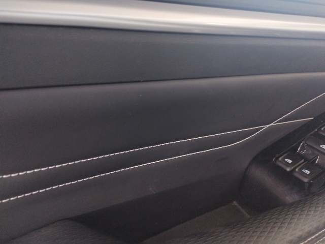 开着车等红灯没事看着自己内饰有感而发
帝豪的内饰做工真的好根本不像这个级别的车能