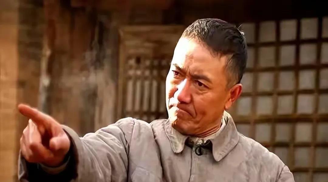 我嫁给爱情，嫁给他时，他一无所有，我把自己所有积蓄拿给他，还到娘家去借钱，供他创