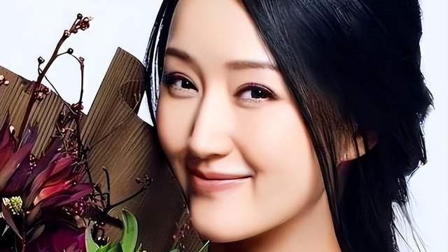 54岁杨钰莹再创辉煌，艺术魅力不减当年
