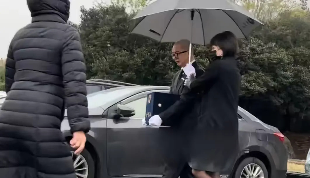 大S骨灰寄存塔陵











大S走了，葬礼冷冷清清，竟然连块墓地都没