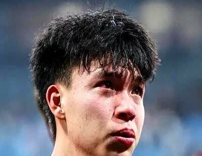 王钰栋要走了。
浙江队点头放人，留洋计划连夜启动，中超板凳直接让路。
网友炸