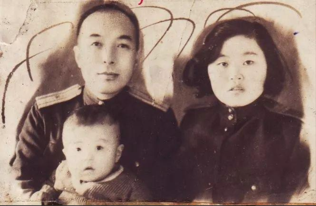 1941年，抗联总指挥李兆麟，亲手把未满一岁的儿子扔在天寒地冻的山林中，妻子知道