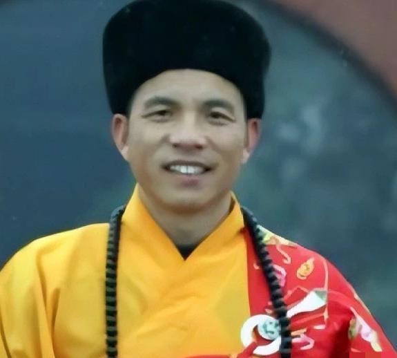 少林新住持
刚上任就出问题了？
这么一个看起来“不佛系”的人，怎么就给推到了少林