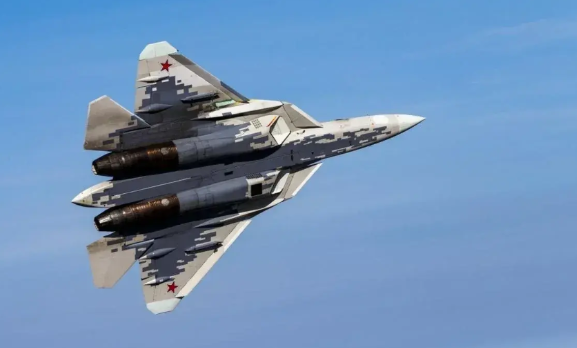 俄罗斯 Su-27UB 战斗机在境内被摧毁

7月25日至26日夜，一架俄罗斯苏