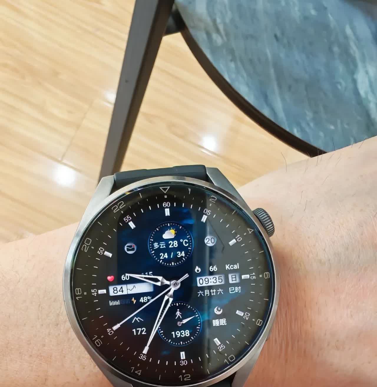 有华为watch3Pro还在用的吗？
四年了，还在用，还好用！
连接顺畅，反