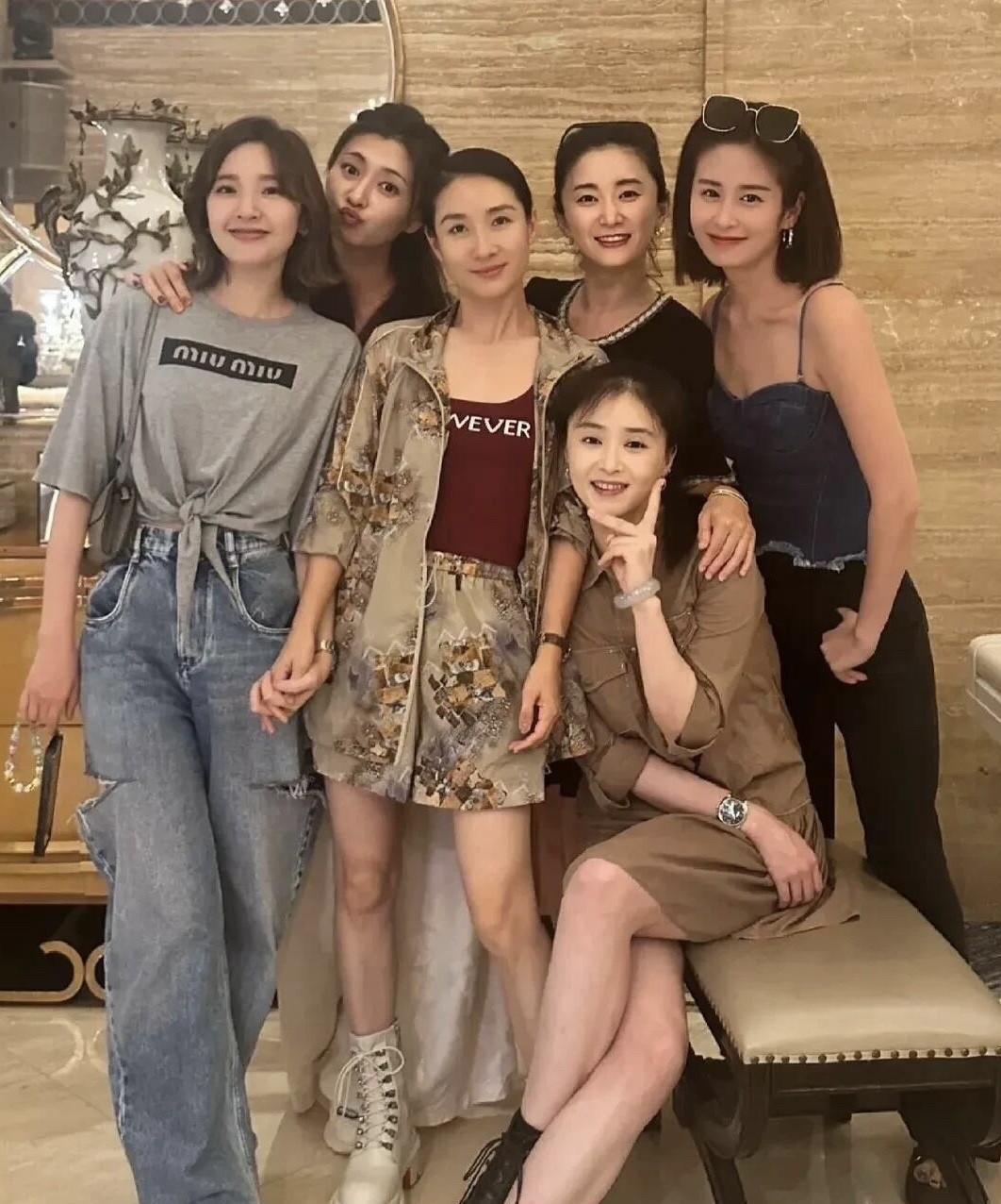 这几位美女，曾演过一部剧红遍了祖国的大街小巷，男女老少都喜欢看。一个比一个颜值高