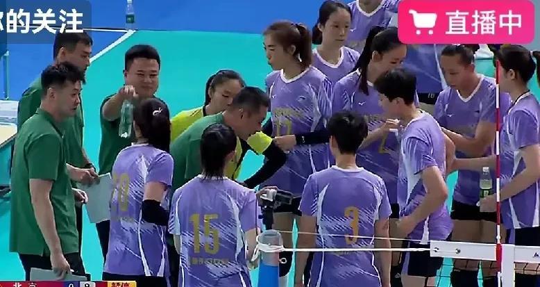 缺了王梦洁的北京队
一传很烂，
尽管天津女排主攻打不死对手，
但整体发挥和失误要