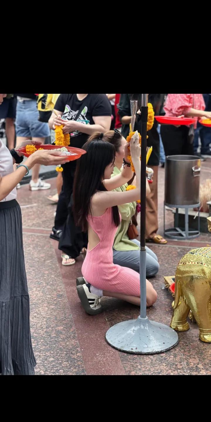 现在知道为什么那么多年轻女孩不结婚，反而喜欢去寺庙了。