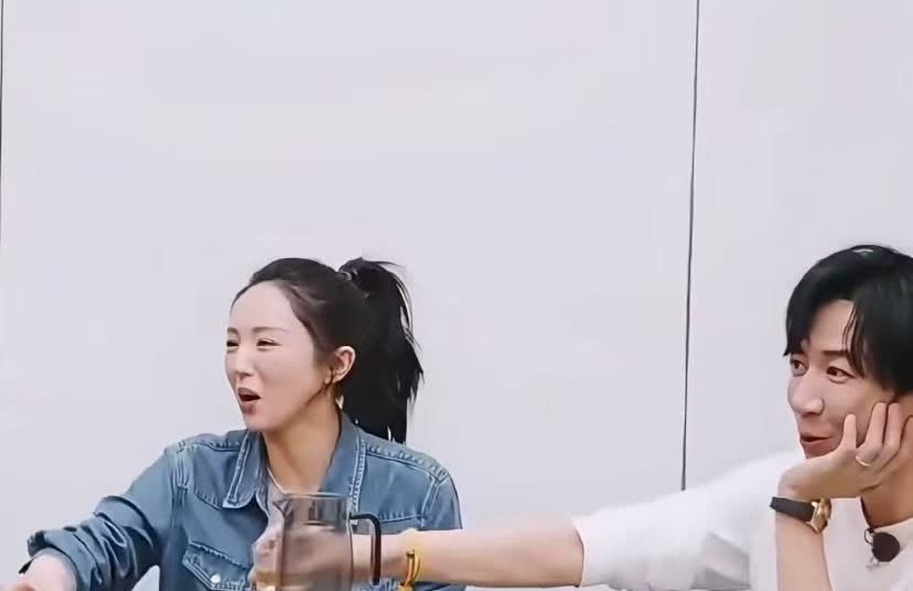 突然觉得董璇这个婚结错了！


首先这个现任丈夫比她小8岁，眼见的就没有董