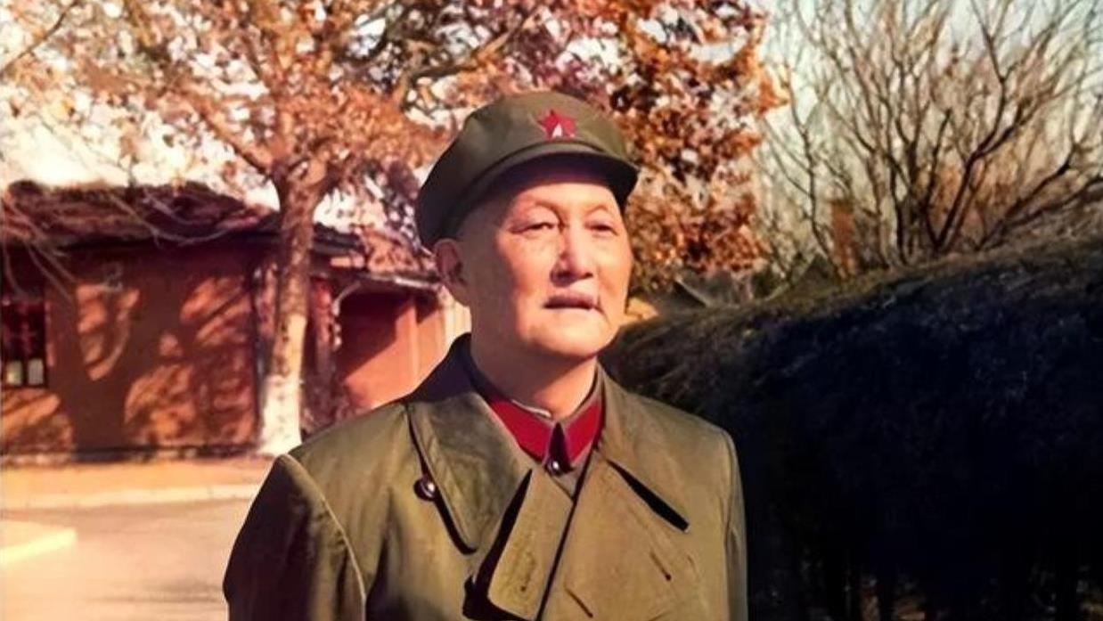 洪学智晚年住院，儿子看望，遭怒斥：职位大，连父亲的话都不听了