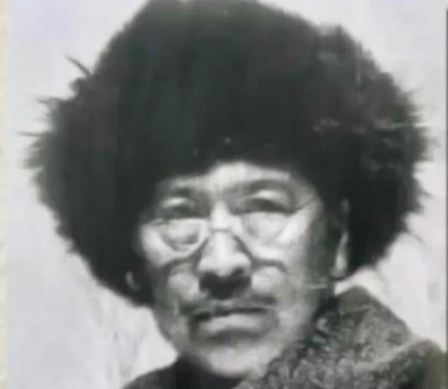 1931年，吉林大地主戴凤龄，过完60大寿。哪料，他却变卖所有家产，买了几百条枪