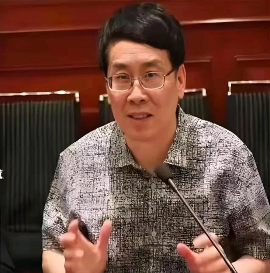 怎么看杜三的三个孩子的长相和宗庆后不像，到和泽后很像很像呀！
泽后这家伙自私得很