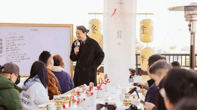 日子是揉碎的面粉，诗是捏好的饺子