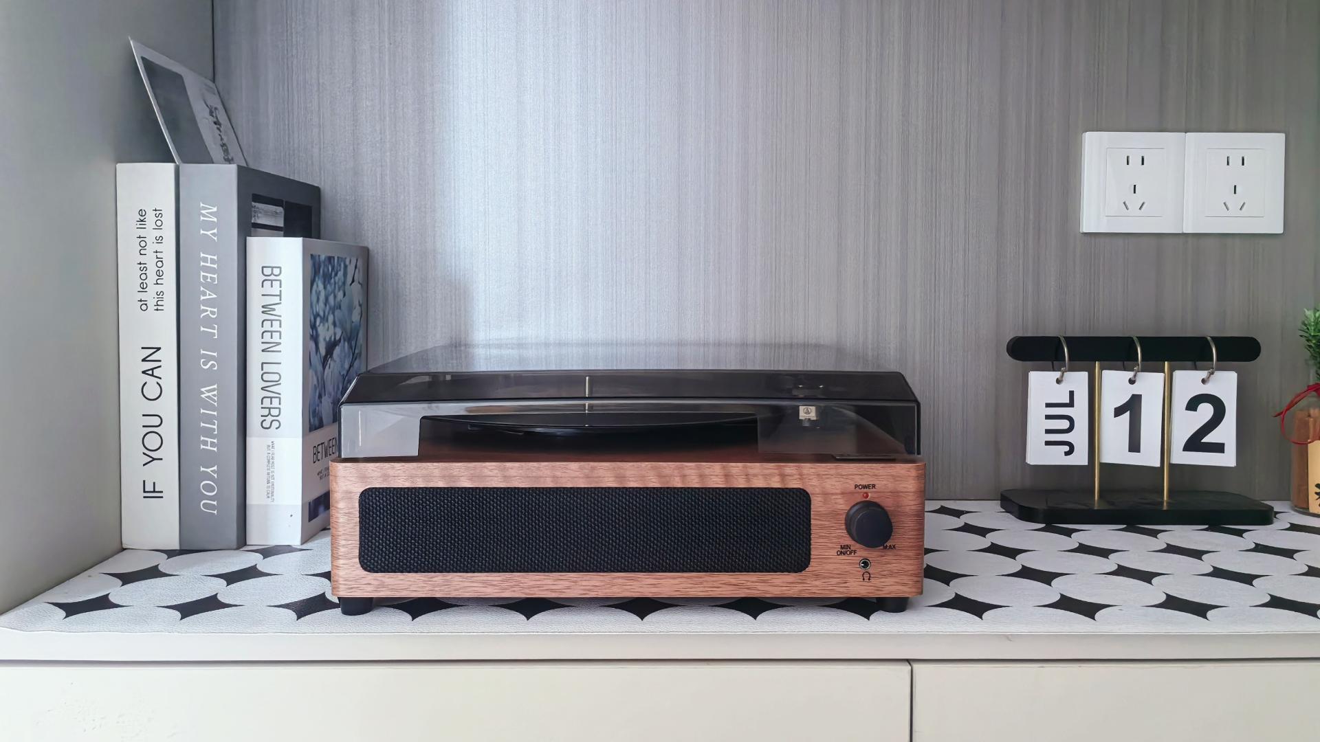 给生活添些复古格调。塔瑞尔黑胶唱片机