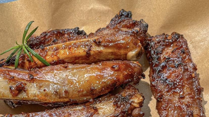 蜜汁烤排骨：烤箱里的甜蜜魔法，一口咬出幸福感