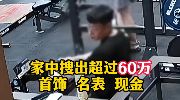 上海有个白领宋威，月薪一万多，三年跑健身房1500次，打卡比上班还勤快！

你以
