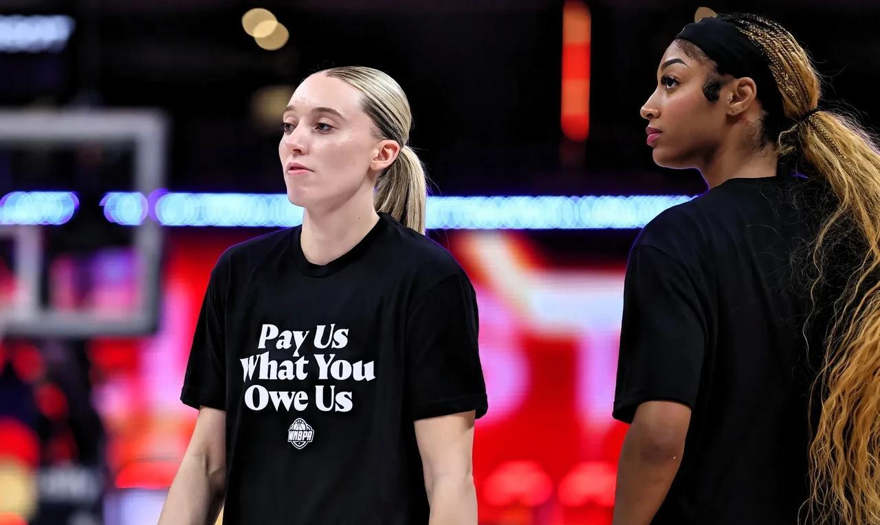 WNBA全明星球员集体抗议！
WNBA全明星赛前，全体WNBA球员身着“把欠我们