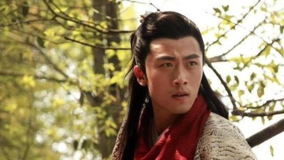 接住李元霸一锤有多难？罗成只能接住一锤，有位猛将硬接了三锤