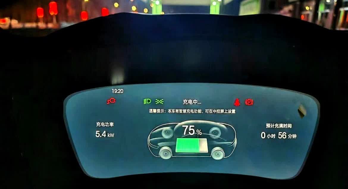 长城魏建军这次可真火了！

但不是因为车企老总身份，也不是长城销量高，而是他