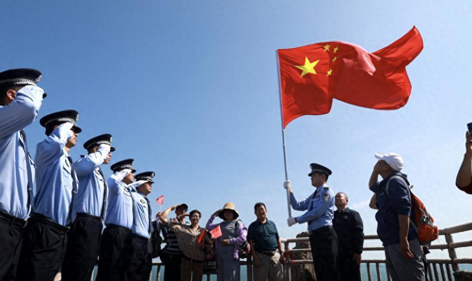 中国为什么能长期保持国泰民安？其实说白了，中国人的信仰不是宗教，而是传承五千年的
