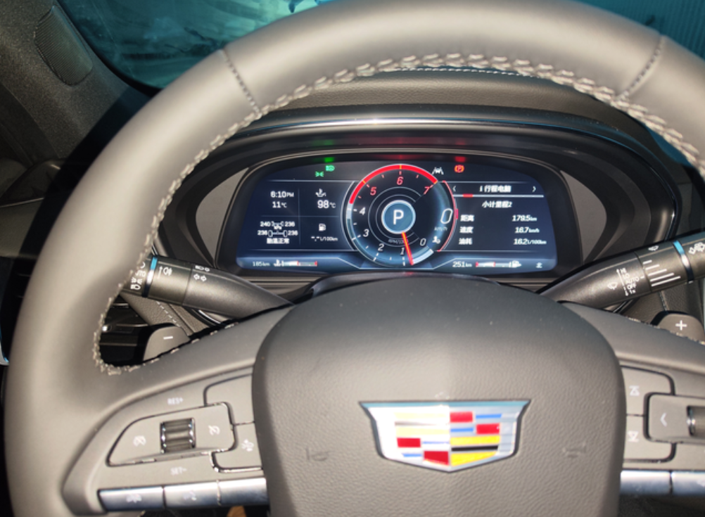 是我开得太少了吗？这个油耗是怎么个事啊？一直不下去，也没猛踩油门啊？也没开运动模