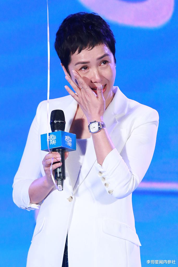 蒋雯丽剧组间隙学习儿童心理 强化团队关怀意识