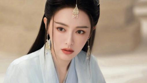 ​​唐嫣《念无双》首播评价两极分化：特效获赞与演技争议并存