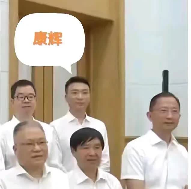 2025年河北北戴河暑期休假的专家中，我就认出来康辉了，我说最近怎么没见他主持节