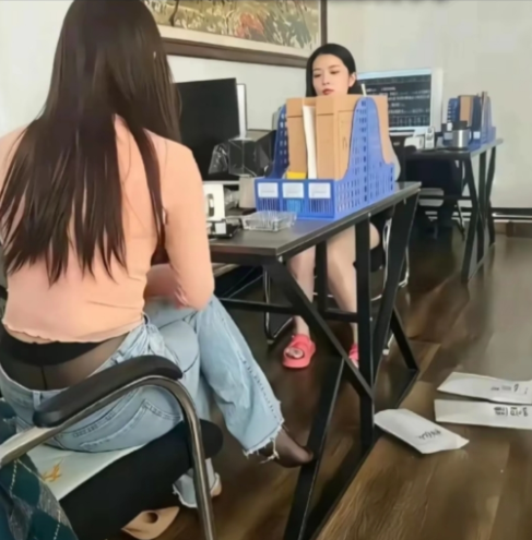 东西掉地上了。我要不要捡起来？
