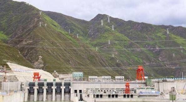 墨脱水电站建成前印度想自己炸它，建成后印度怕别人炸它。
近日，中国宣布在墨脱建造