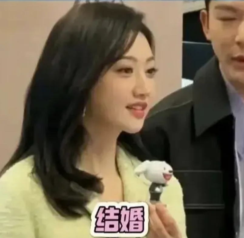 景甜说她最近的心愿是结婚，她这么优秀为什么一直交不到男朋友？

背后有两个扎心的