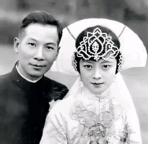 日本人投降后，宋子文见到旧情人盛爱颐，亲切地主动上前搭话，不料盛爱颐根本不正眼看