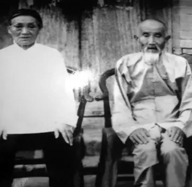1938年，山东乐陵。八路军营长张子斌受伤，刚被送到常大娘家，呯地一声！1伙伪军