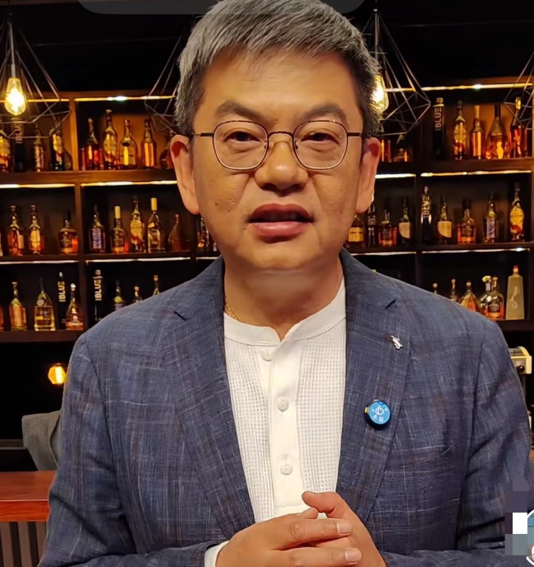 勇士不敌火箭，苏群老师的评价很中肯，输球原因有三，字字在理。
1.勇士的五小阵容