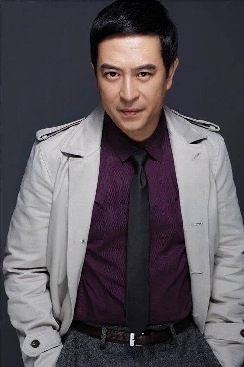 张嘉益走红后，一口气给二婚妻子买了价值7000万的别墅和200万的跑车，而他的前