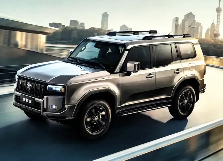 一汽丰田在上海举办发布会，宣布双托森普拉多旗舰VX版正式上市，演员高圆圆现场助阵